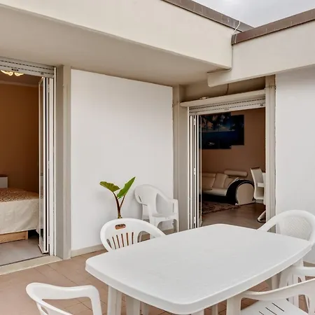 Апартаменты Luni Mare Bright Terrace Flat With Parking *