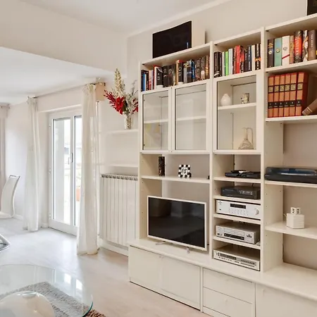 Luni Mare Bright Terrace Flat With Parking * Marinella di Sarzana