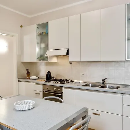 Апартаменты Luni Mare Bright Terrace Flat With Parking