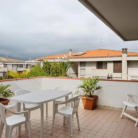 Luni Mare Bright Terrace Flat With Parking * Marinella di Sarzana
